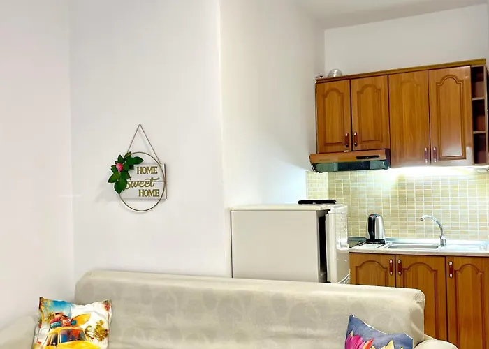 Rori House 2 公寓 *